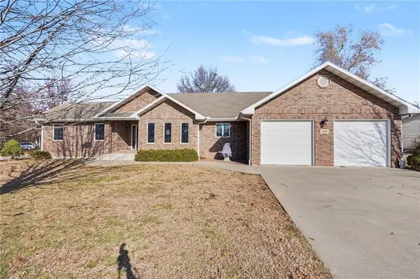 545 E Monroe Avenue, Garnett, KS 66032