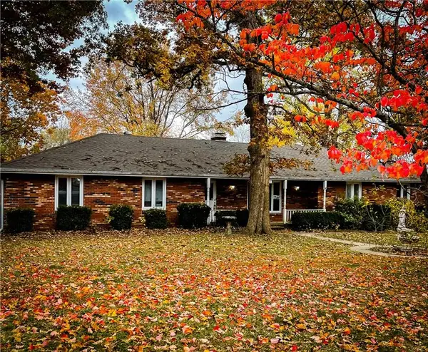 204 W Oak Street, Nixa, MO 65714