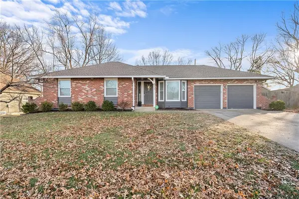 811 NE Mulberry Street, Lee's Summit, MO 64086