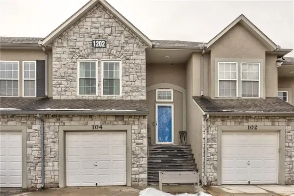 1202 N Martway Drive #104, Olathe, KS 66061