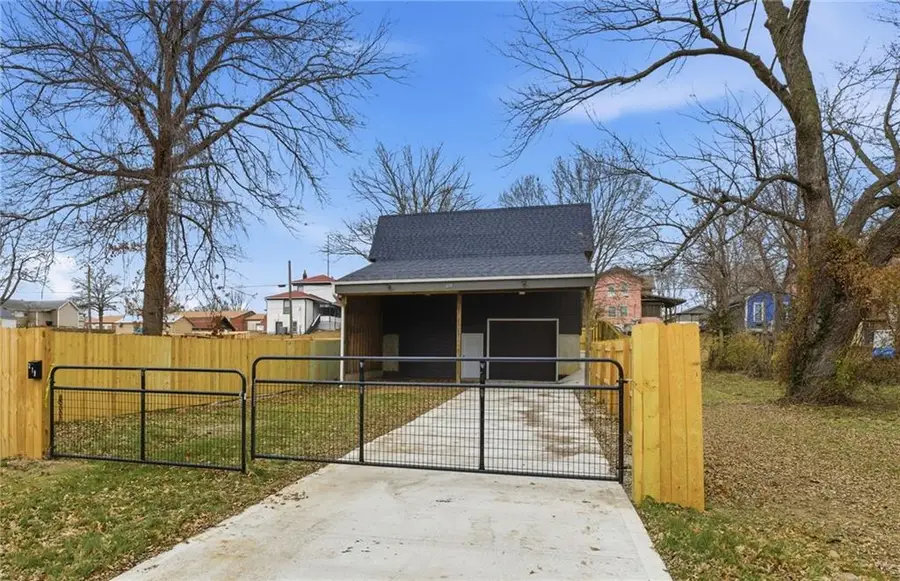 219 W Culton Street, Warrensburg, MO 64093 - Image #2