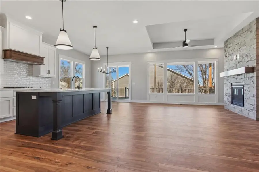 17171 S Laurelwood Street, Olathe, KS 66062 - Image #2