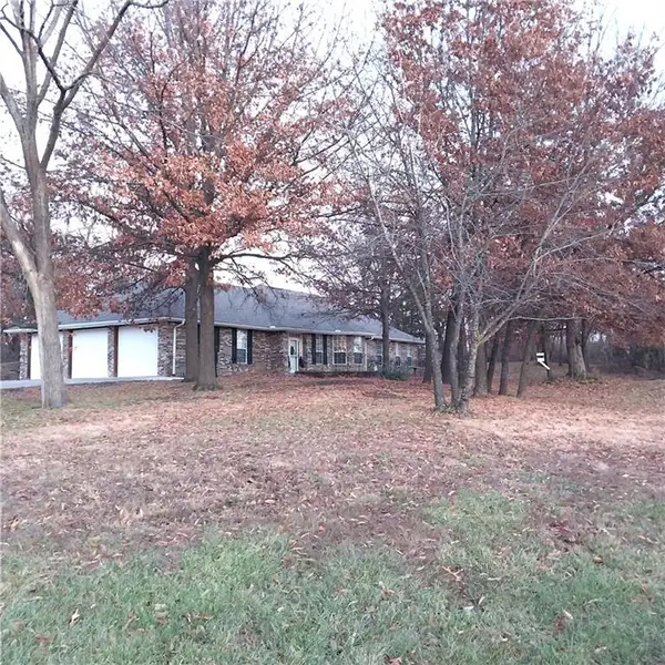 13301 E Harvest Lane, Peculiar, MO 64078