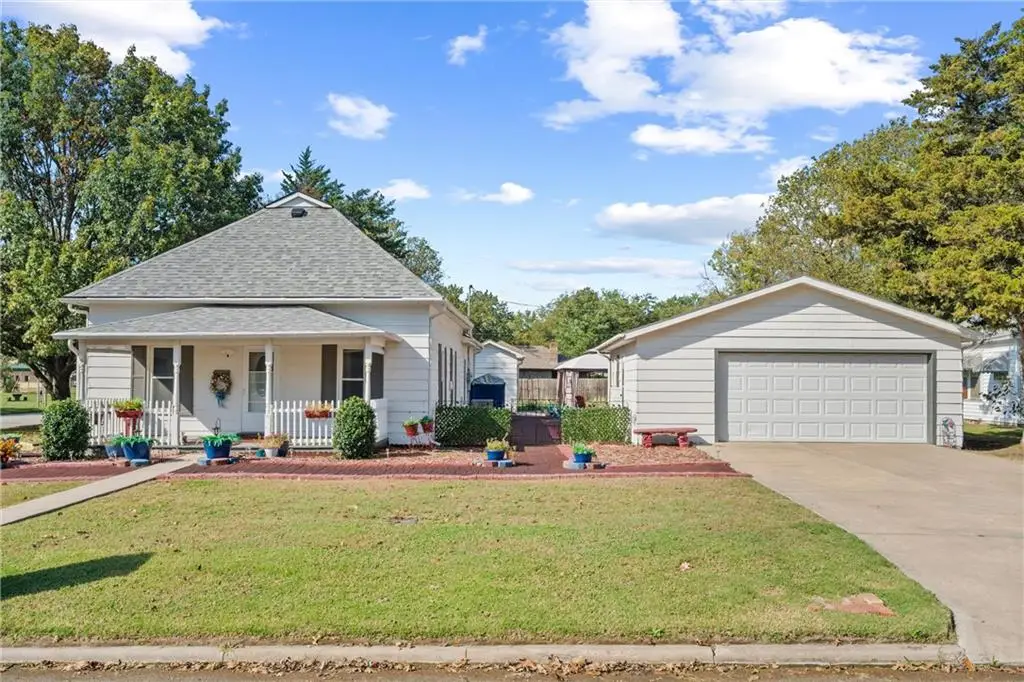 101 N Ridgeway Street, Caney, KS 67333 - Image #1