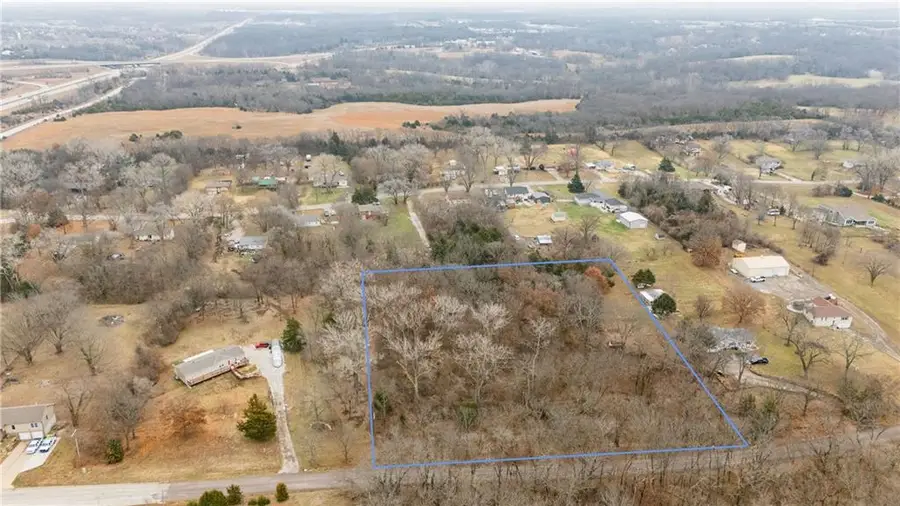 811 N 142nd Street, Bonner Springs, KS 66012 - Image #2