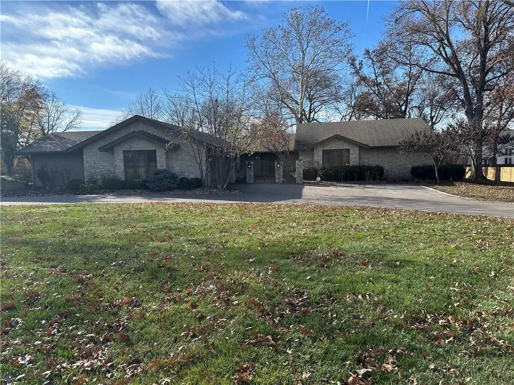 8728 Delmar Street, Prairie Village, KS 66207 - Image #1