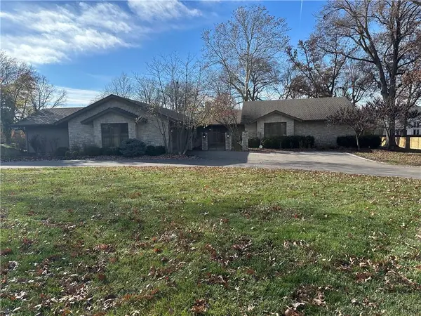 8728 Delmar Street, Prairie Village, KS 66207