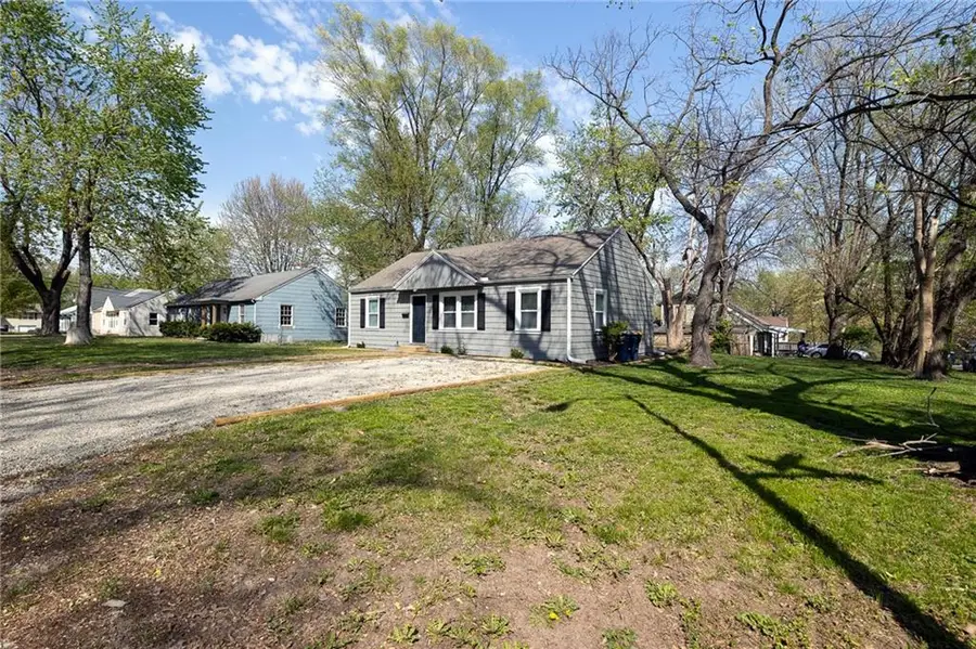 5819 Ridgeway Avenue, Kansas City, MO 64133 - Image #2