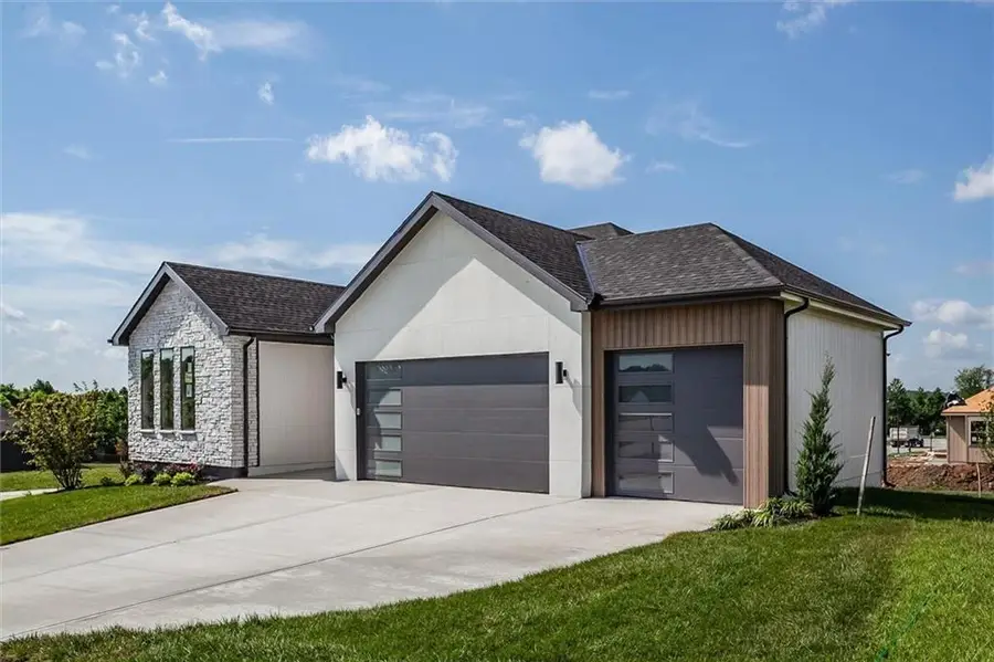 2701 Wheatley Drive, Blue Springs, MO 64029 - Image #2