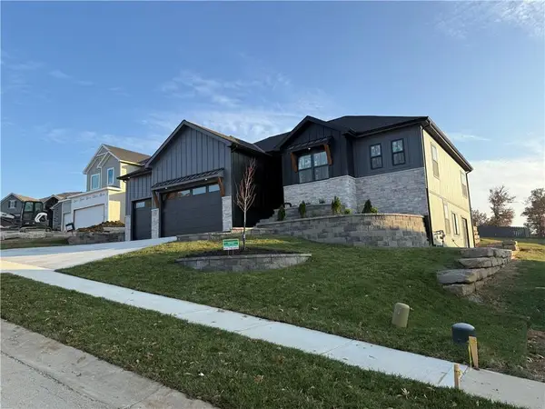 804 SE Pine Court, Blue Springs, MO 64014