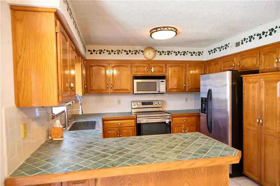 616 NE Michael Drive, Lees Summit, MO 64086 - Image #2