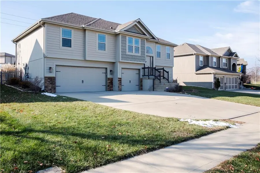 11208 N Manchester Avenue, Kansas City, MO 64157 - Image #2