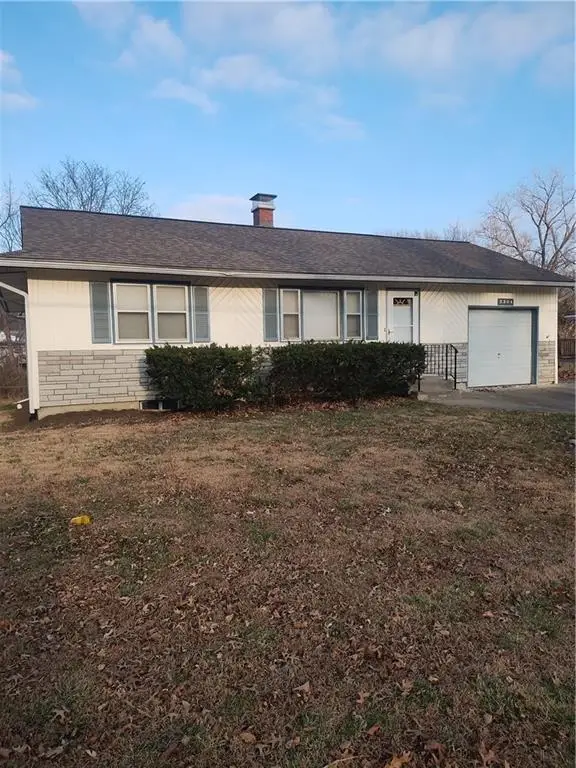 2304 NE Pursell Road, Gladstone, MO 64118 - Image #1