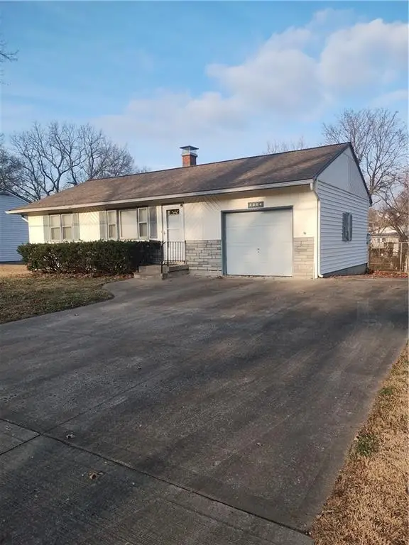 2304 NE Pursell Road, Gladstone, MO 64118 - Image #2