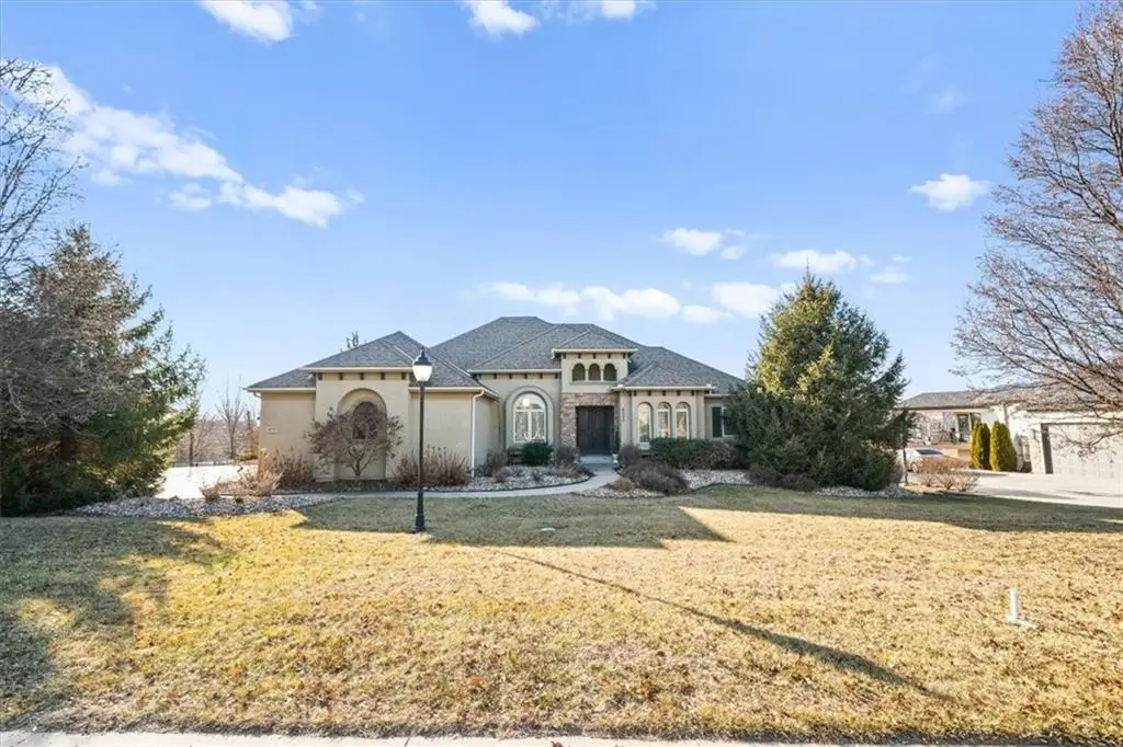 8050 N Caldwell Avenue, Parkville, MO 64152 - Image #1