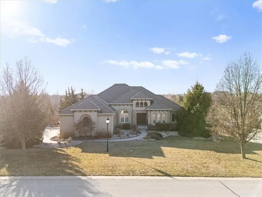 8050 N Caldwell Avenue, Parkville, MO 64152 - Image #2