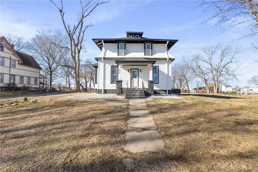 236 S Ash Street, Ottawa, KS 66067 - Image #1