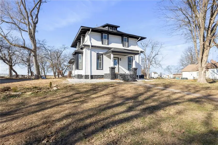 236 S Ash Street, Ottawa, KS 66067 - Image #2