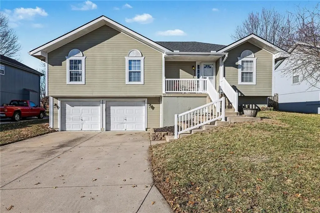 828 SW Country Hill Drive, Grain Valley, MO 64029 - Image #1