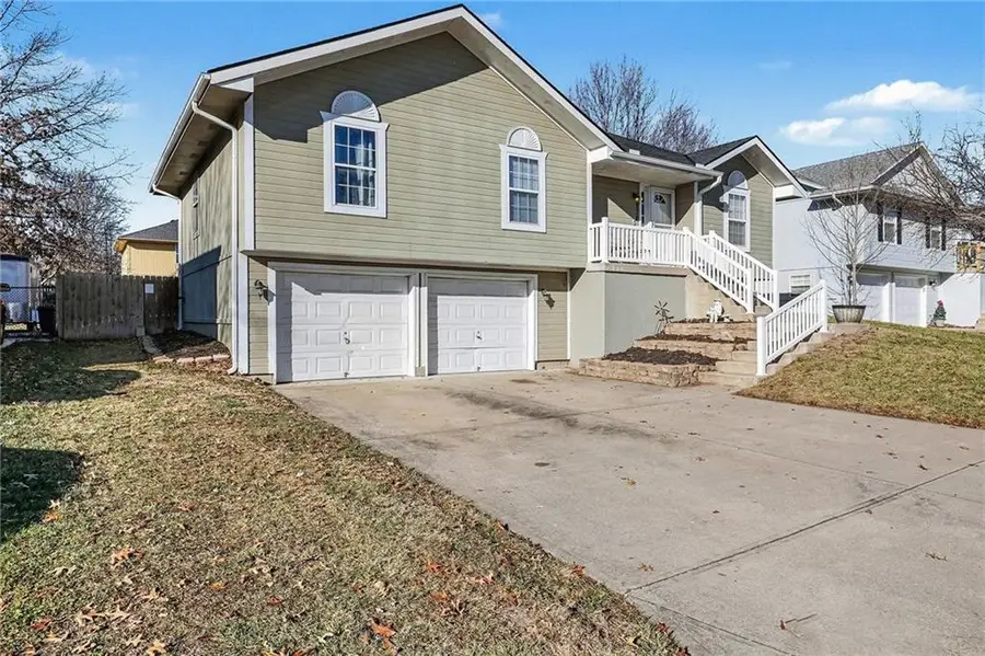 828 SW Country Hill Drive, Grain Valley, MO 64029 - Image #2