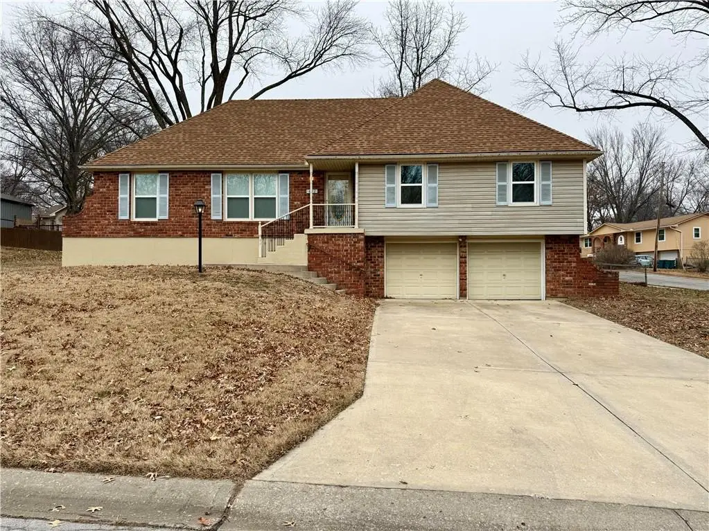 422 Sunset Drive, Lees Summit, MO 64081 - Image #1
