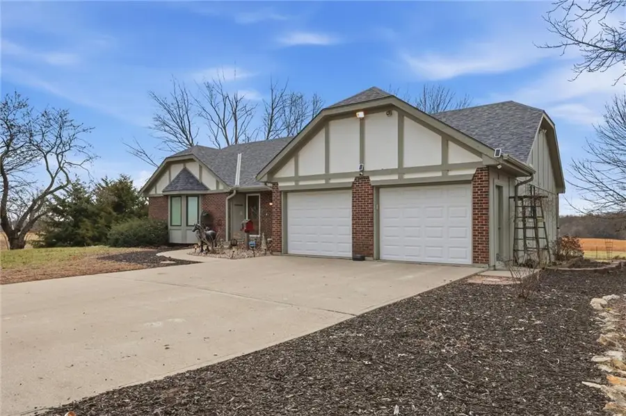 26418 S Freedom Road, Harrisonville, MO 64701 - Image #2