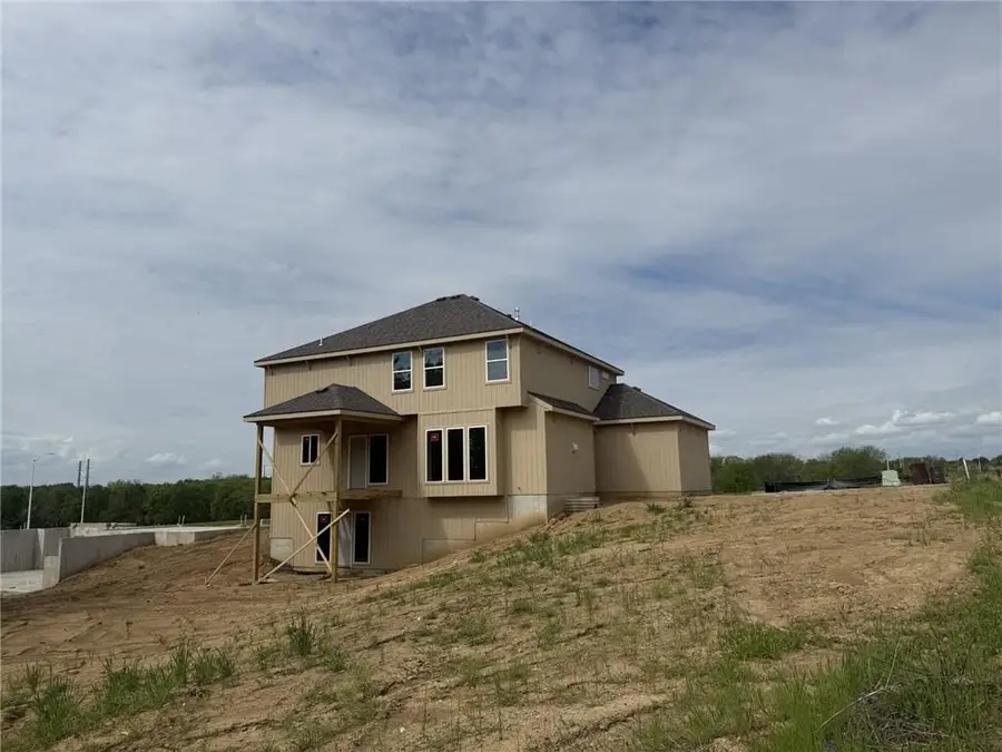 10516 N Wayne Avenue, Kansas City, MO 64155 - Image #2