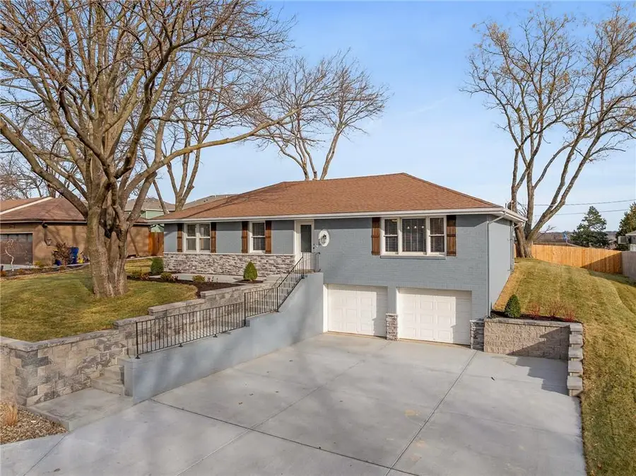 8565 Wycoff Drive, De Soto, KS 66018 - Image #2