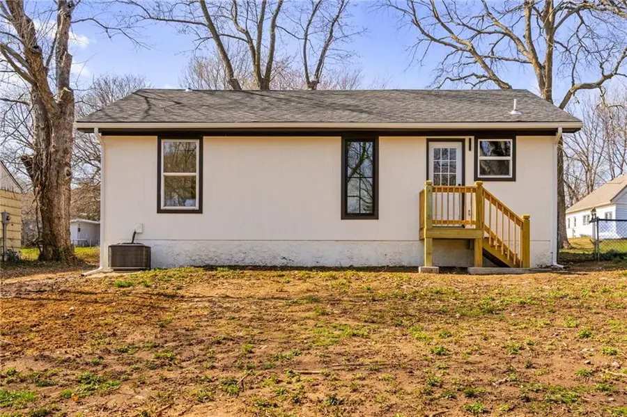 1339 S Hocker Avenue, Independence, MO 64055 - #3