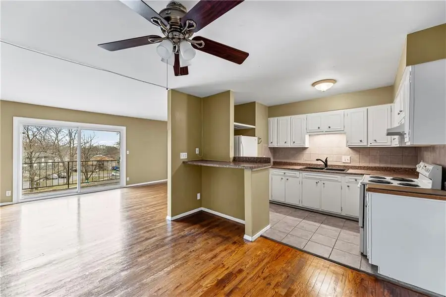 8221 Santa Fe Drive #8, Overland Park, KS 66204 - Image #3