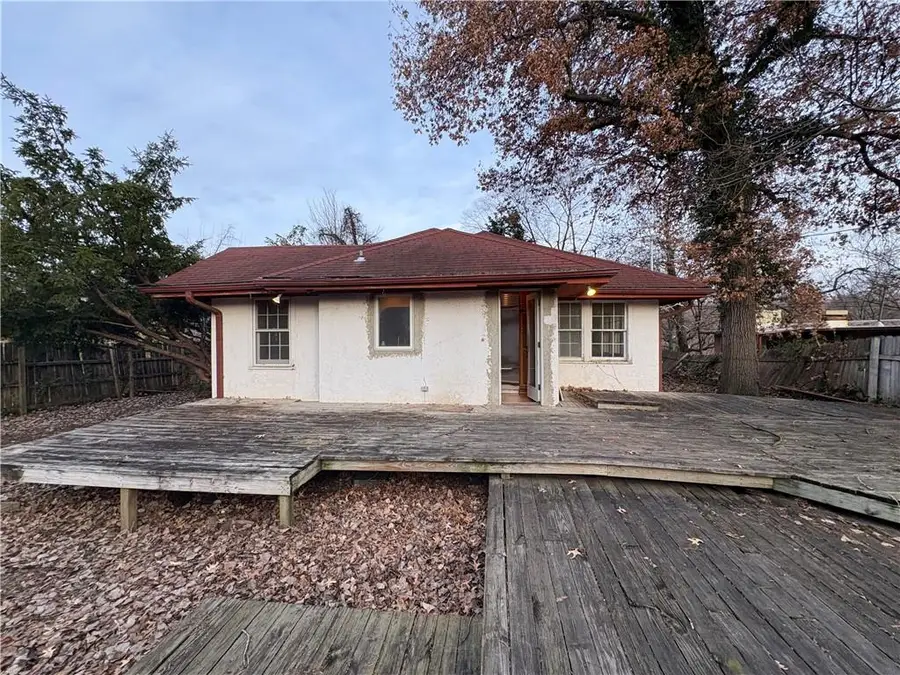 3700 E Roanoke Drive, Kansas City, MO 64111 - Image #2