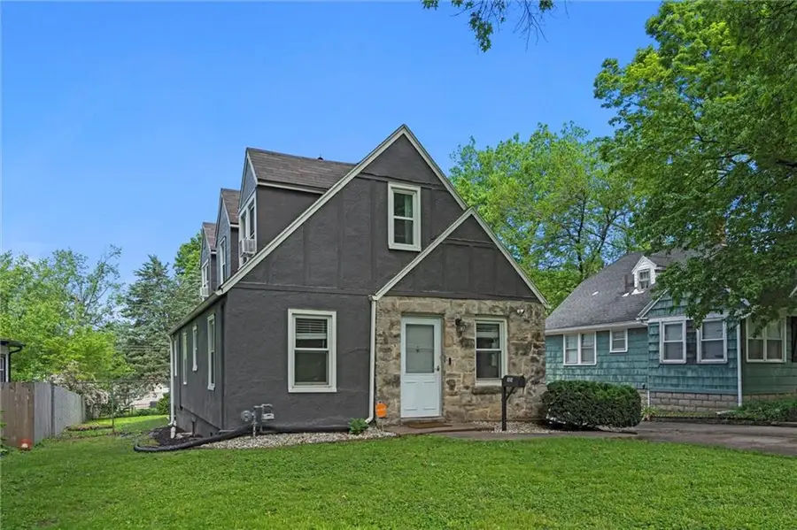 8242 Belleview Avenue, Kansas City, MO 64114 - #3