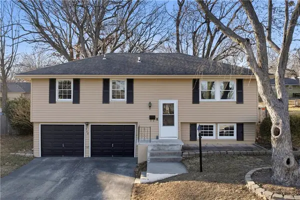 400 NE Sharon Drive, Lee's Summit, MO 64063