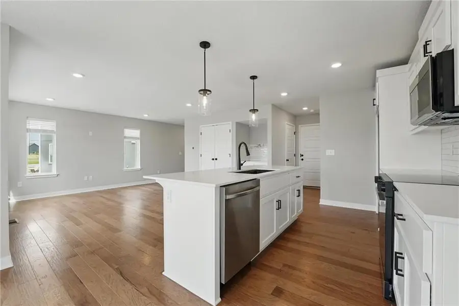 8712 SW Edgewater Drive, Blue Springs, MO 64064 - Image #3