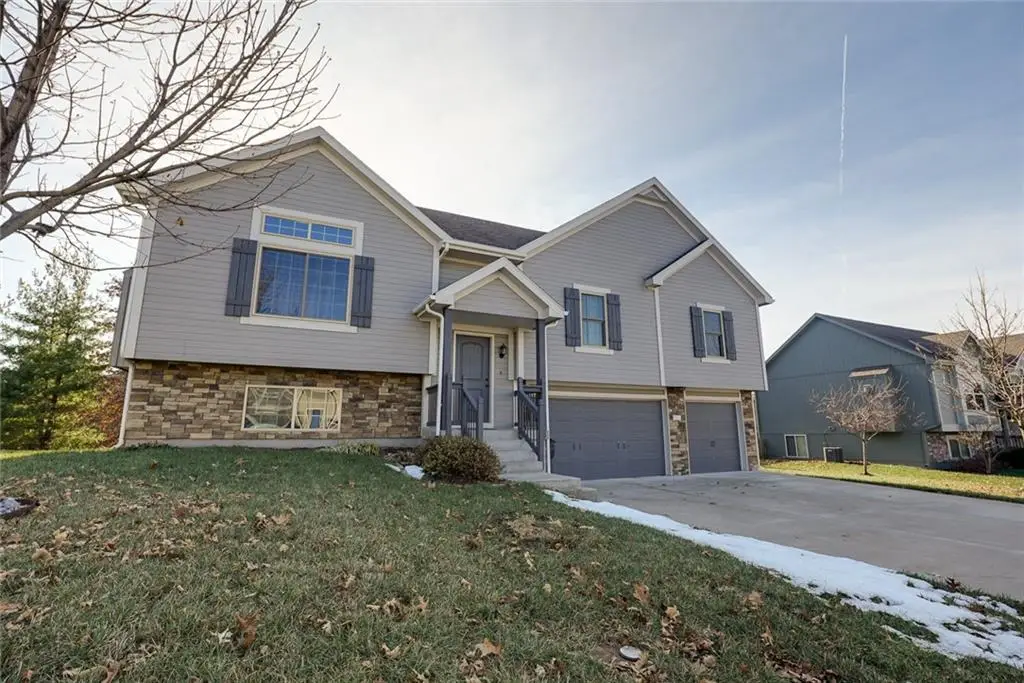 100 SE Hanging Garden Street, Lees Summit, MO 64064 - Image #1