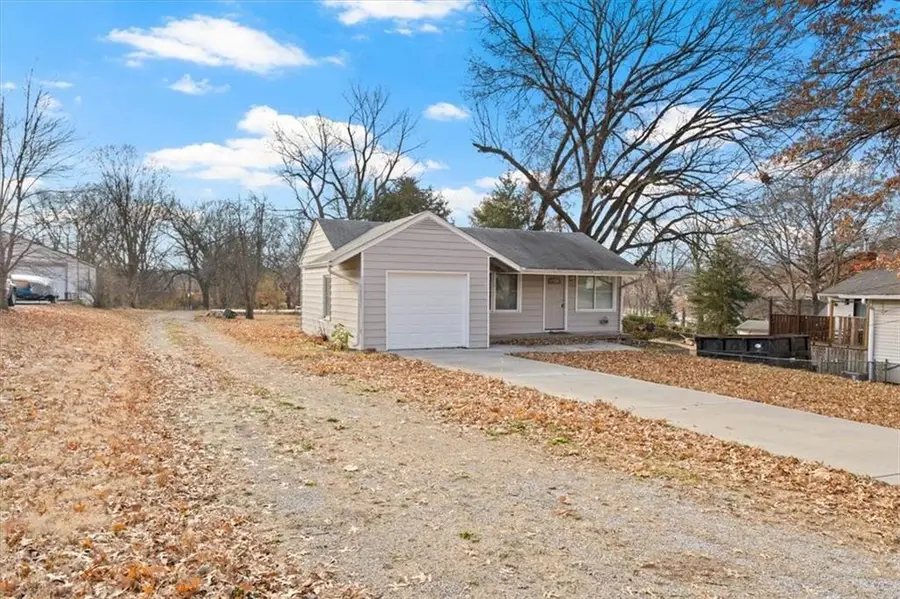 225 E Whittier Street, Kansas City, MO 64119 - Image #2