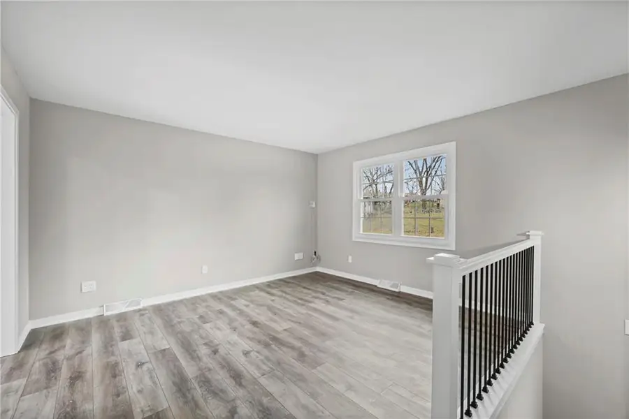 805 NW Castle Drive, Blue Springs, MO 64015 - Image #3