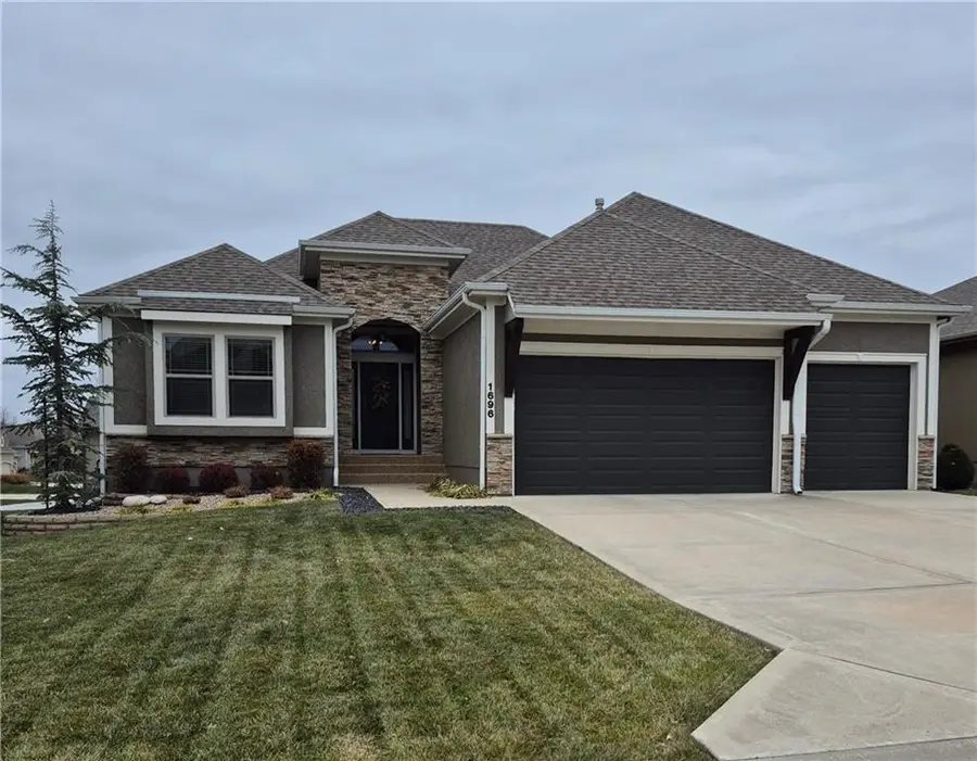 1696 NE Parkwood Drive, Lees Summit, MO 64064 - Image #2