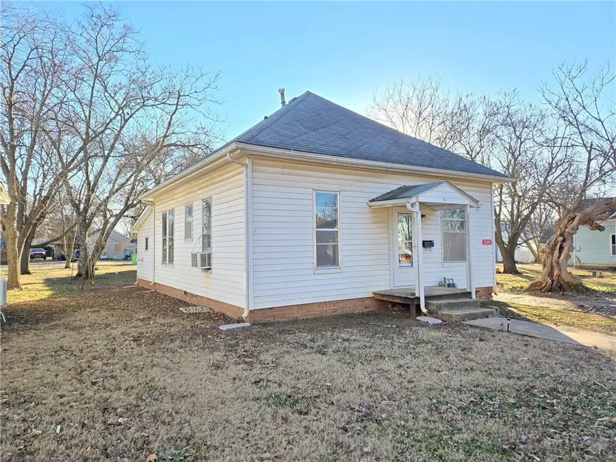 329 W 1st Street, Cherryvale, KS 67335 - Image #2