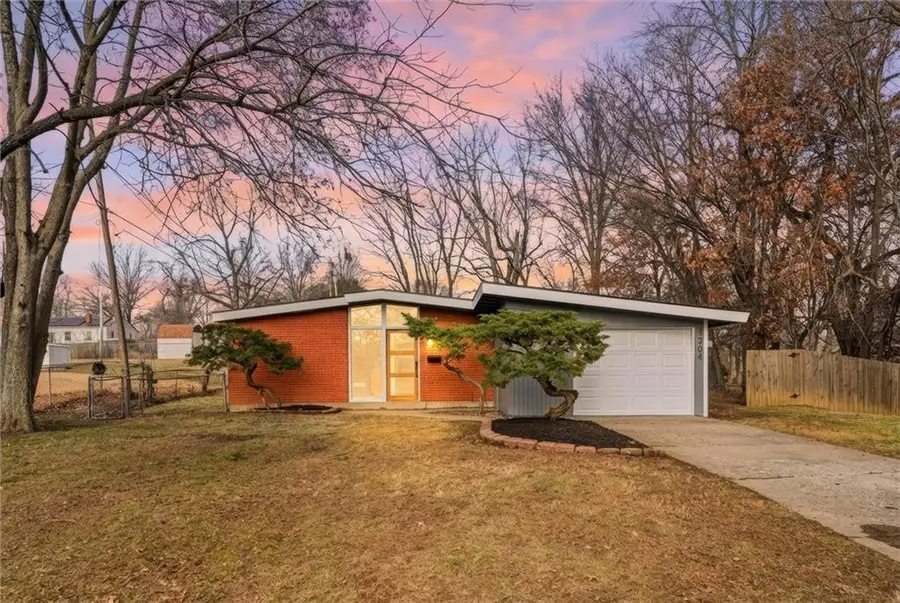 1204 NE 67th Street, Kansas City, MO 64118 - Image #2