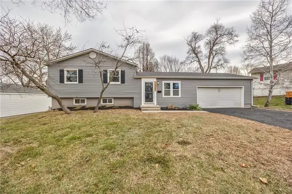 10009 Grandview Drive, Overland Park, KS 66212