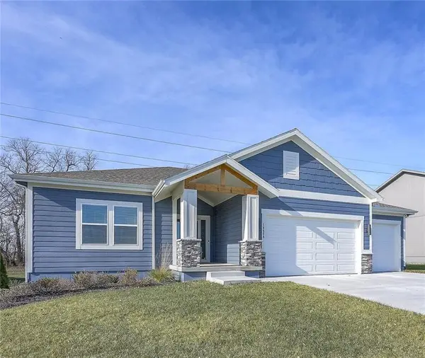 18808 Skyview Lane, Spring Hill, KS 66083