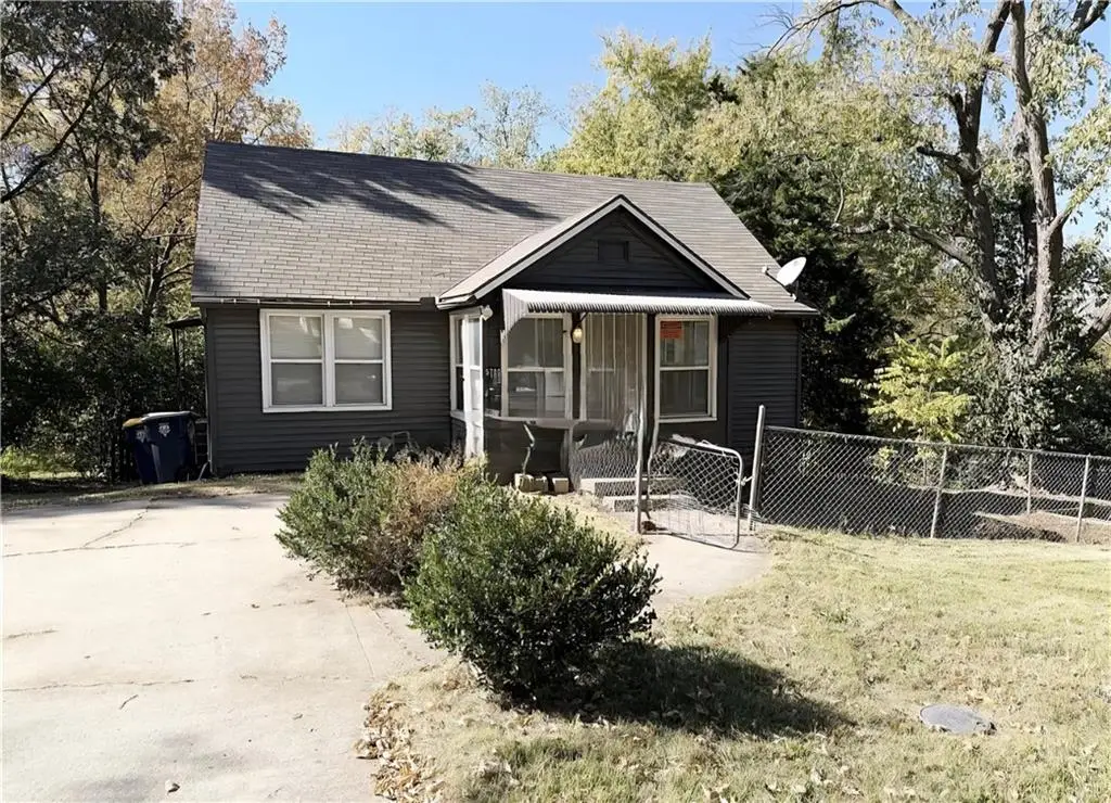 5700 Manchester Avenue, Kansas City, MO 64129 - Image #1