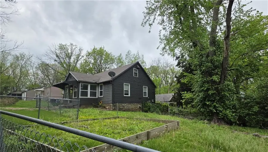 5700 Manchester Avenue, Kansas City, MO 64129 - #3