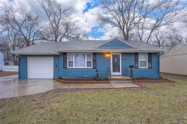 1004 E Cedar Street, Olathe, KS 66061