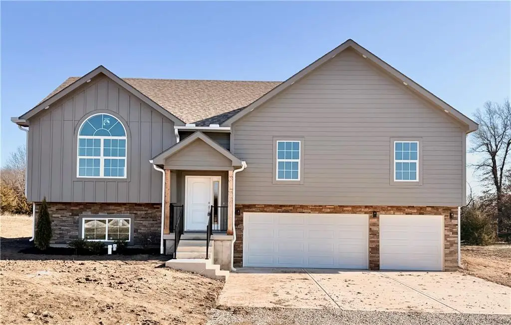 323 NE 51 Road, Warrensburg, MO 64093 - Image #1