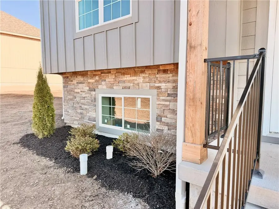 323 NE 51 Road, Warrensburg, MO 64093 - Image #2