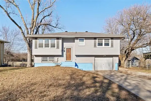 200 W Meriwood Lane, Edgerton, KS 66021