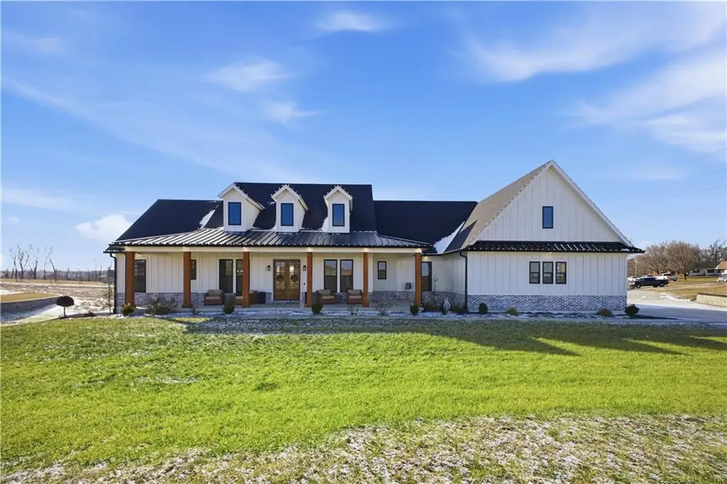 2 SE Woodview Road, Saint Joseph, MO 64507 - Image #1