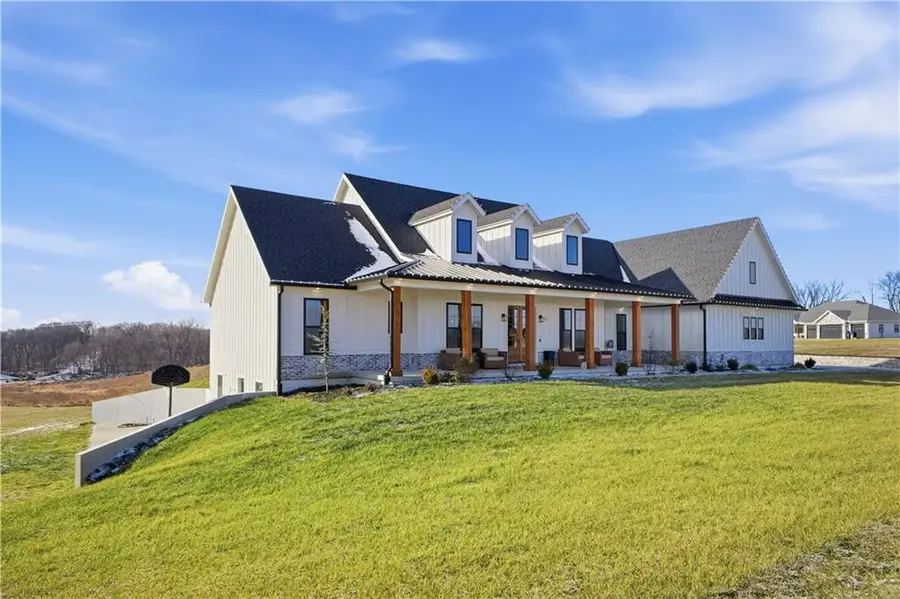 2 SE Woodview Road, Saint Joseph, MO 64507 - Image #2